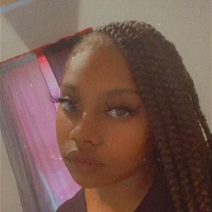 Meet your Posher, Dee